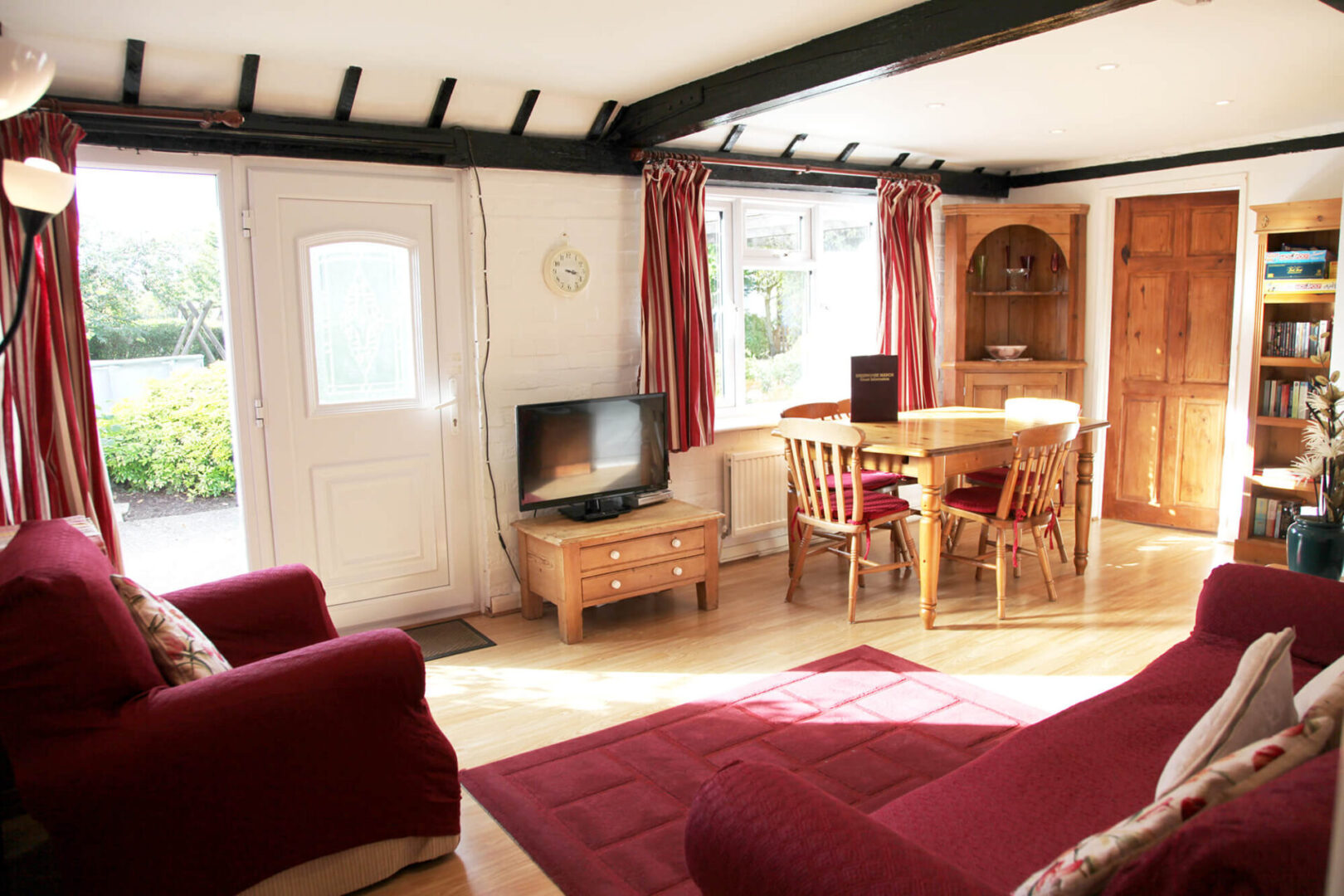 Self-Catering Cottages, Maidenhead | Sheephouse Manor Cottage four living room